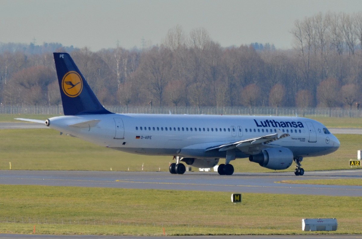 D-AIPE Lufthansa Airbus A320-211  Kassel  zum Start in München am 07.12.2015