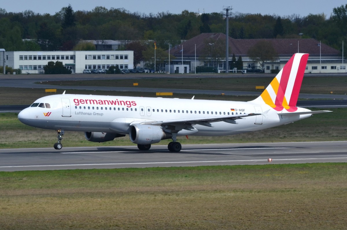 D-AIQF Germanwings Airbus A320-211  beim Start in Tegel am 29.04.2015