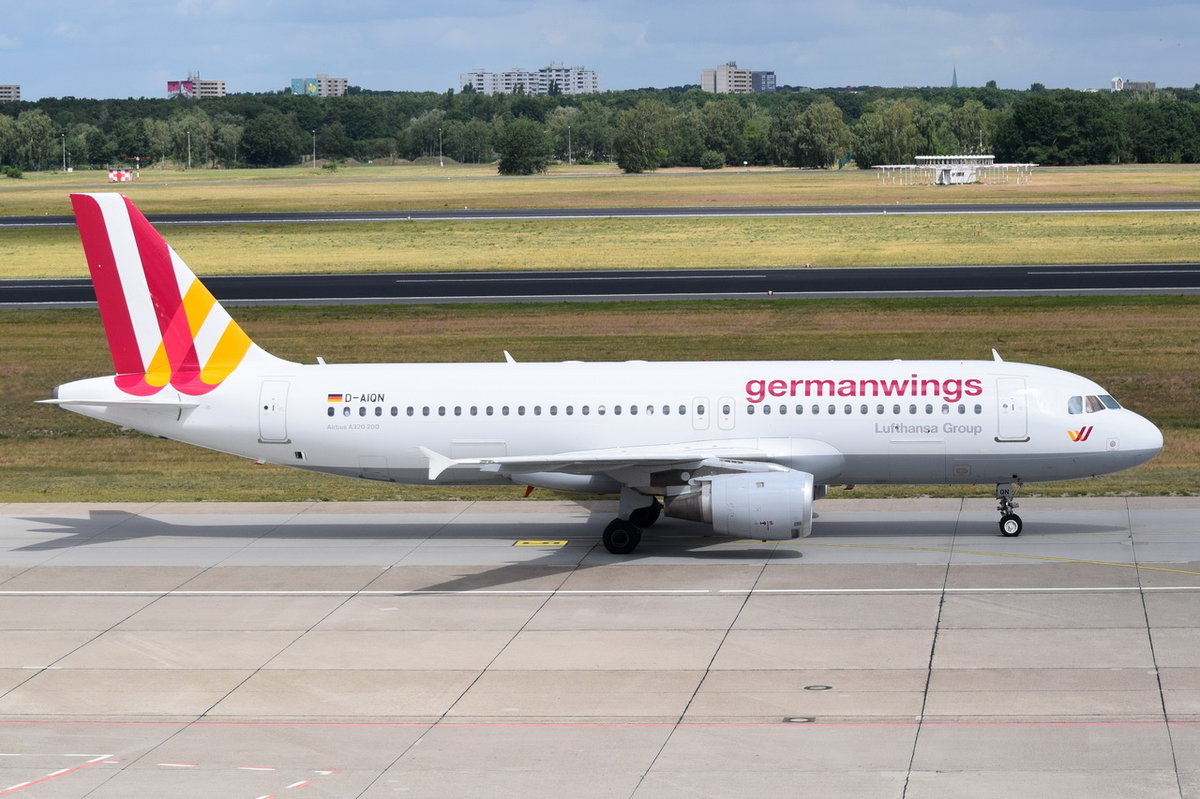 D-AIQN Germanwings Airbus A320-211  zum Start in Tegel am 07.07.2016