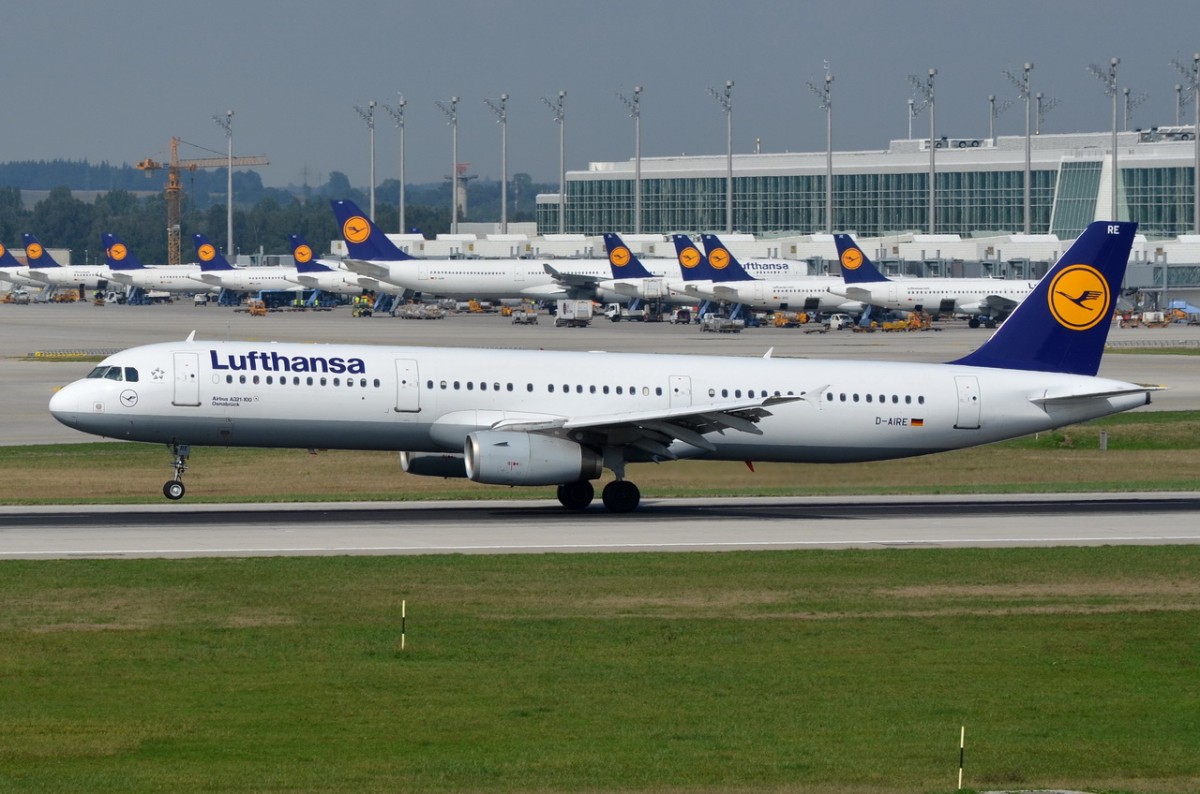 D-AIRE Lufthansa Airbus A321-131  Osnabrück  in München bei der Landung am 11.09.2015