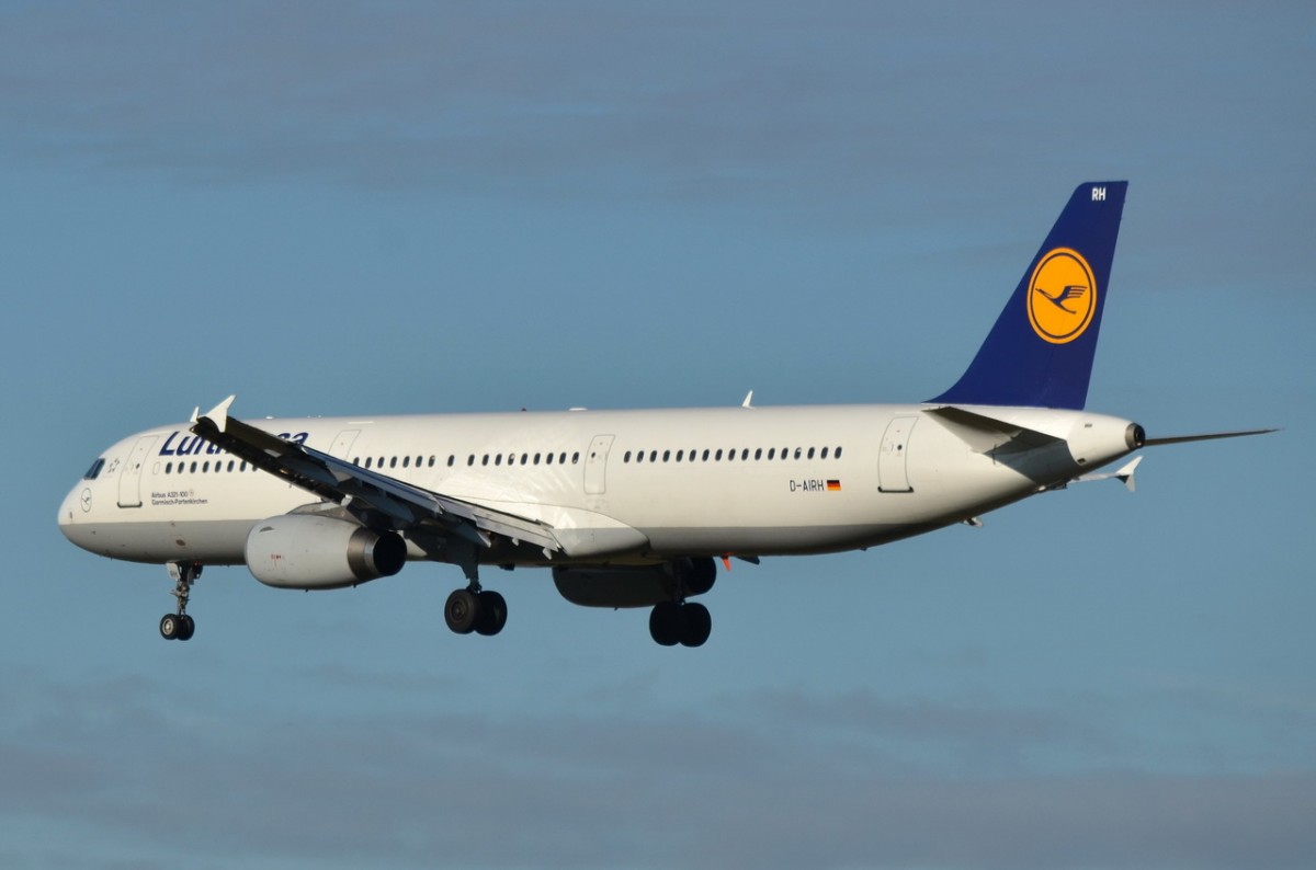 D-AIRH Lufthansa Airbus A321-131  Garmisch-Partenkirchen   in München beim Landeanflug am 07.12.2015