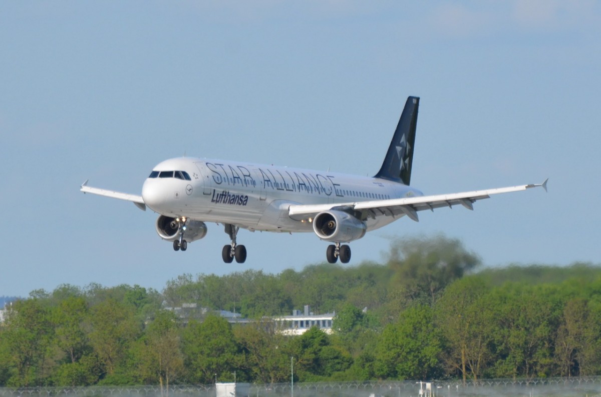 D-AIRW Lufthansa Airbus A321-131  Heilbronn  beim Anflug auf München am 10.05.2015