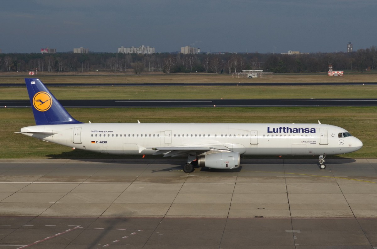 D-AISB Lufthansa Airbus A321-231  Hameln   zum Start am 24.11.2015 in Tegel
