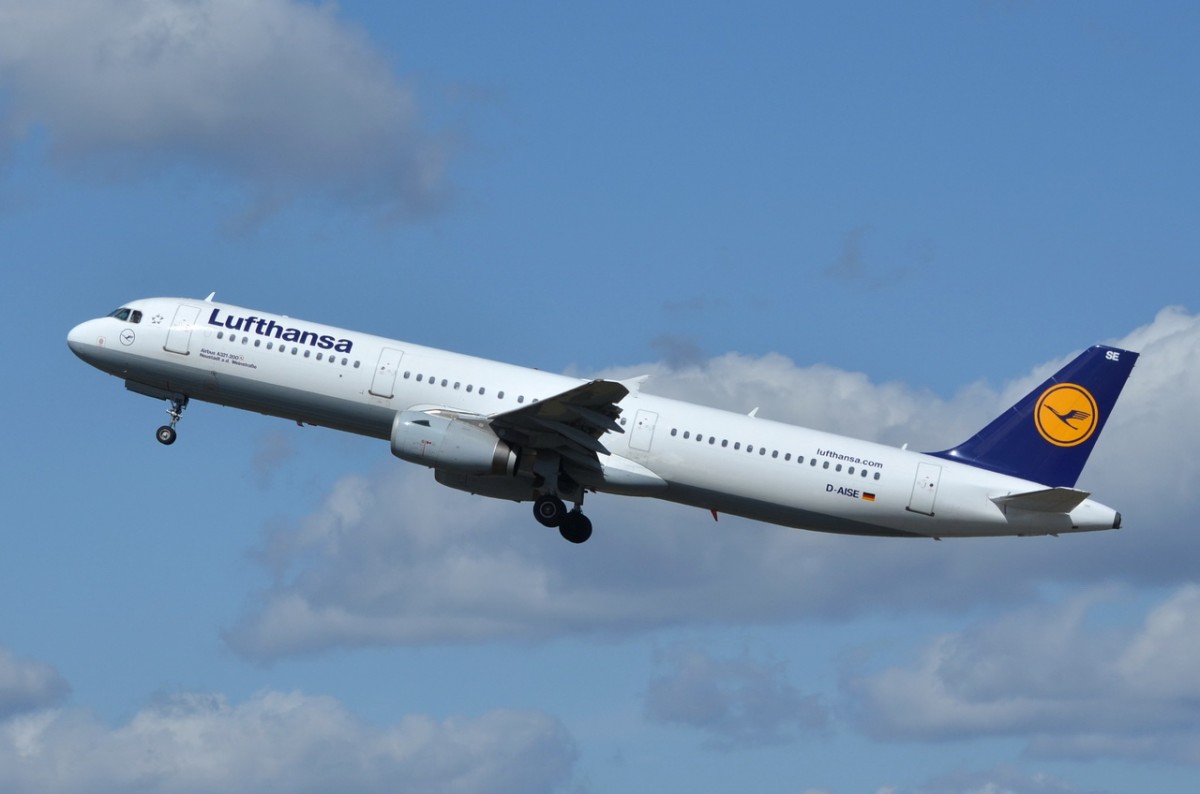 D-AISE Lufthansa Airbus A321-231  Neustadt a. d. Weinstrasse  in Tegel gestartet  16.04.2015