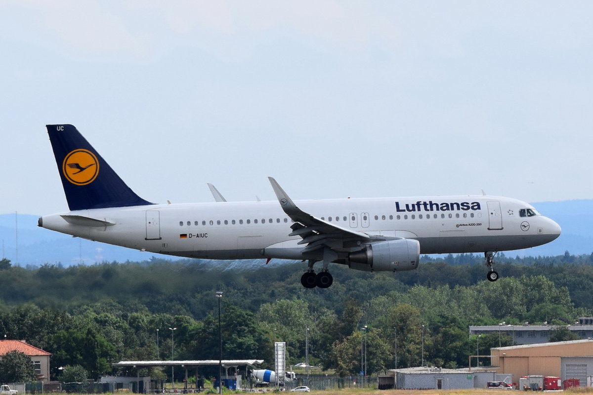 D-AIUC Lufthansa Airbus A320-214(WL)  in Frankfurt beim Landeanflug am 01.08.2016