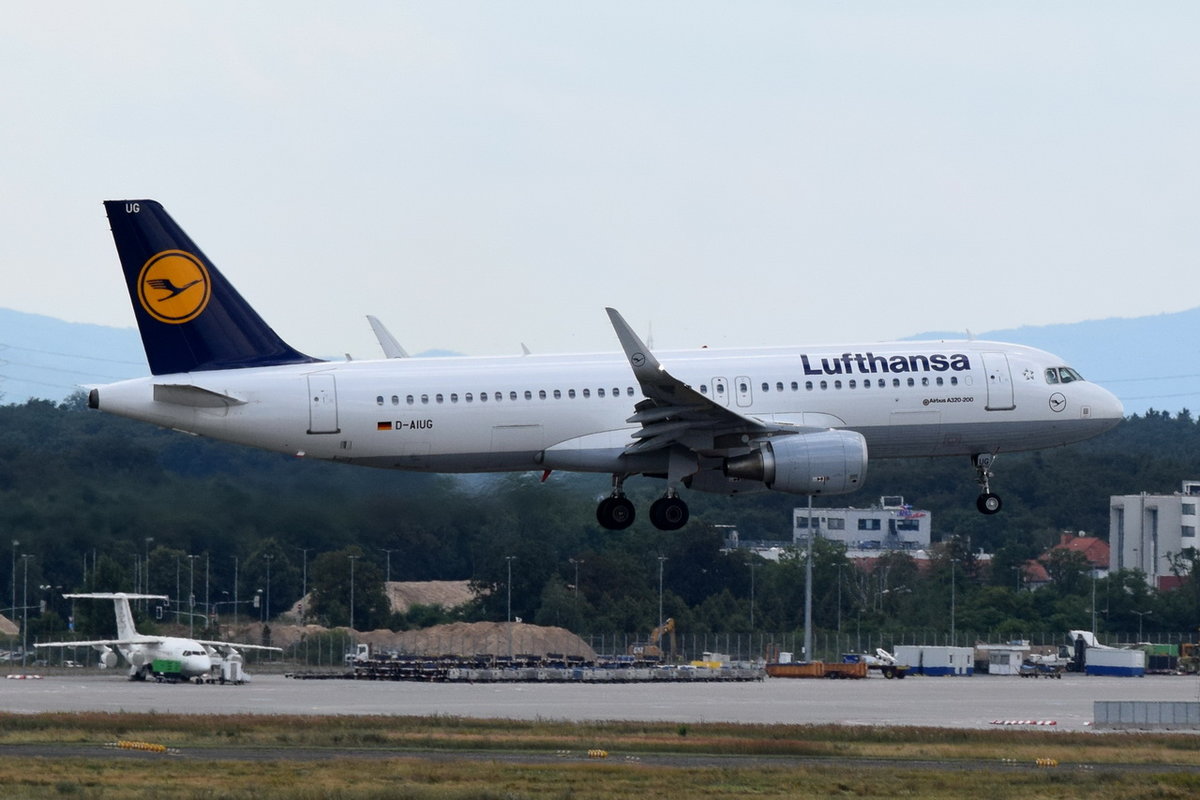 D-AIUG Lufthansa Airbus A320-214(WL)  in Frankfurt am 01.08.2016 beim Landeanflug