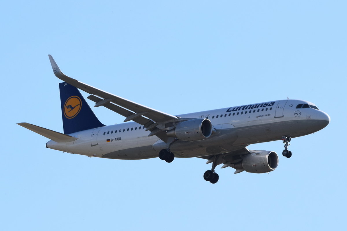 D-AIUU Lufthansa Airbus A320-214(WL)  , MUC , 15.10.2016