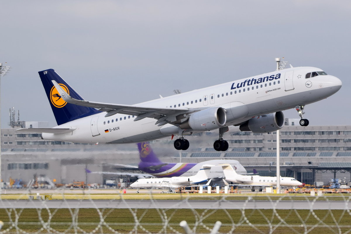 D-AIUV Lufthansa Airbus A320-214(WL) , MUC , 13.10.2016 