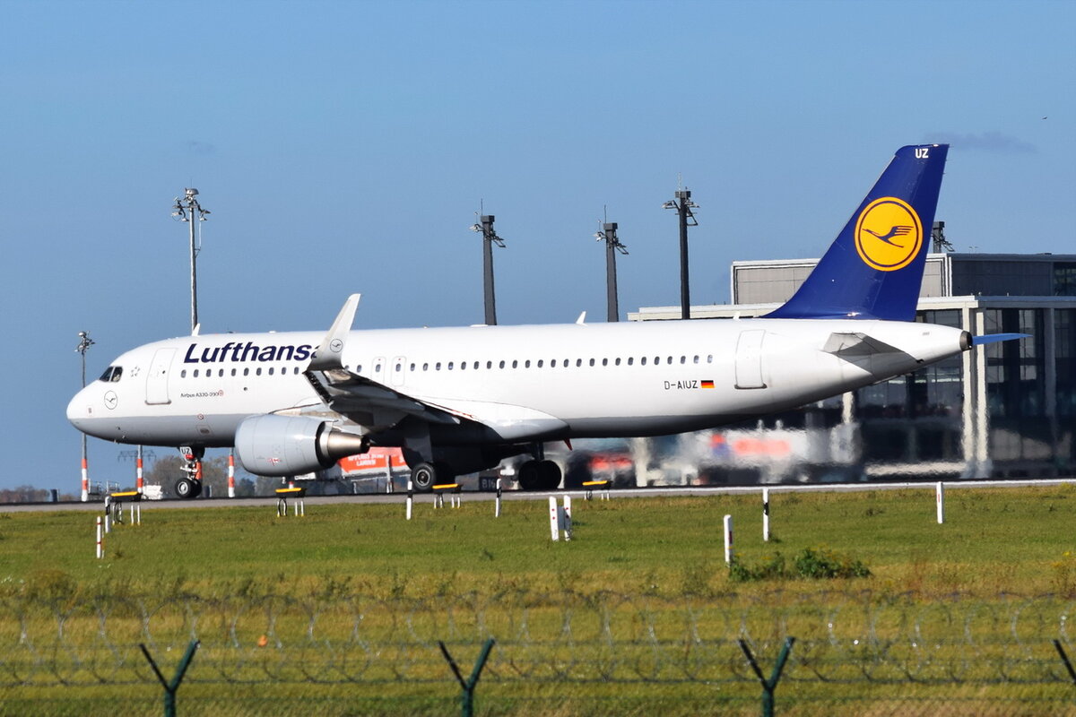 D-AIUZ , Lufthansa , Airbus A320-214(WL) , Berlin-Brandenburg  Willy Brandt  , BER , 24.10.2021