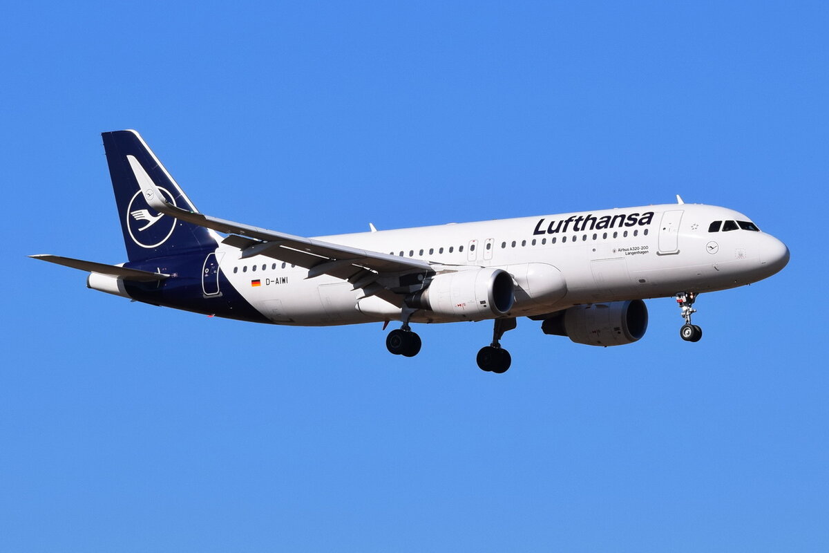 D-AIWI , Lufthansa , Airbus A320-214(WL)  Langenhagen  , Berlin-Brandenburg  Willy Brandt  , BER , 13.03.2022 , 