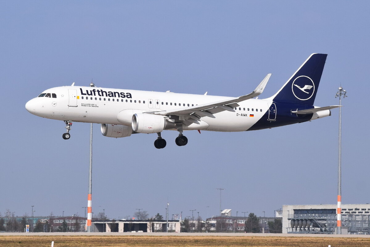 D-AIWK , Lufthansa , Airbus A320-214(WL) , Berlin-Brandenburg  Willy Brandt  , BER , 25.03.2022 ,