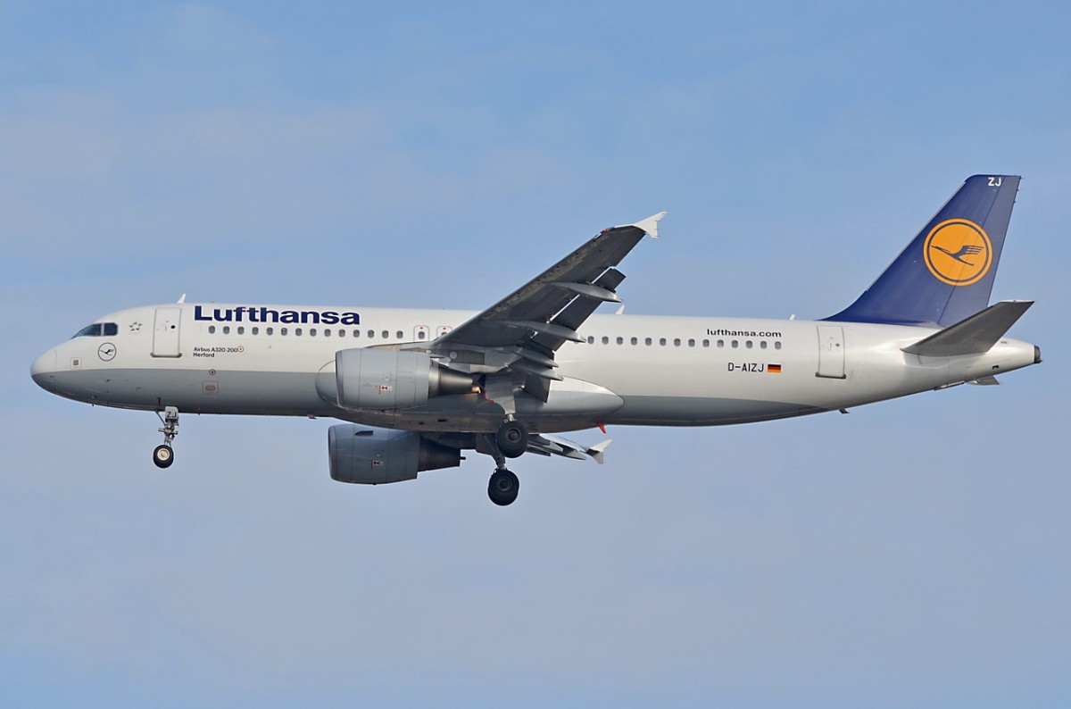 D-AIZJ Lufthansa Airbus A320-214  Herford  am 25.02.2015 in Tegel beim Anflug