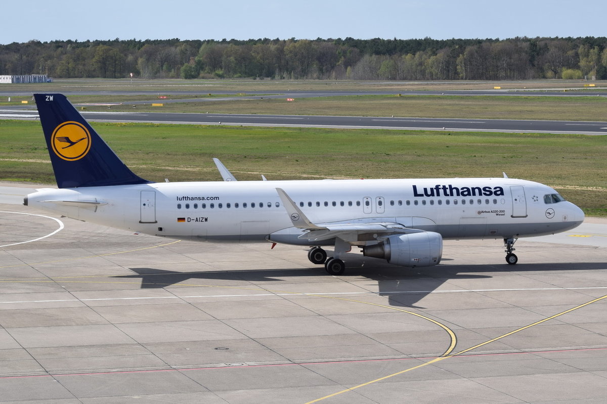D-AIZW Lufthansa Airbus A320-214(WL)  Wesel  am 20.04.2016 zum Start in Tegel