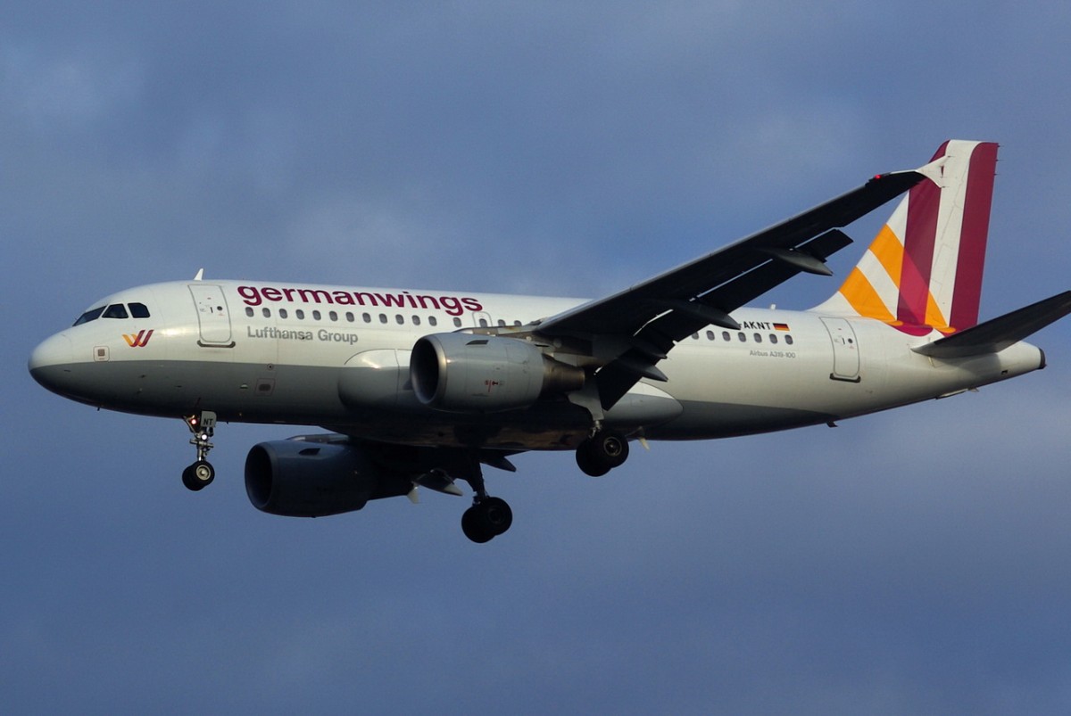 D-AKNT Germanwings Airbus A319-112   Landeanflug auf Tegel am 16.12.2014