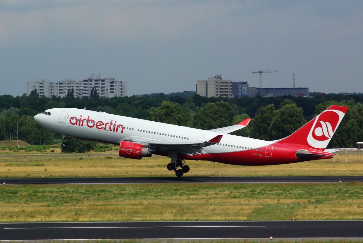 D-ALPI Air Berlin Airbus A330-223   beim Start am 08.07.2015 in Tegel