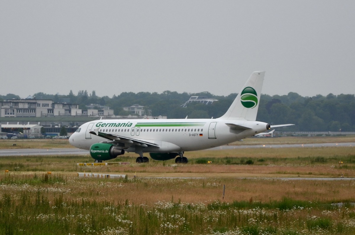 D-ASTY Germania Airbus A319-112  am 17.06.2015 zum Start in H.-Finkenwerder