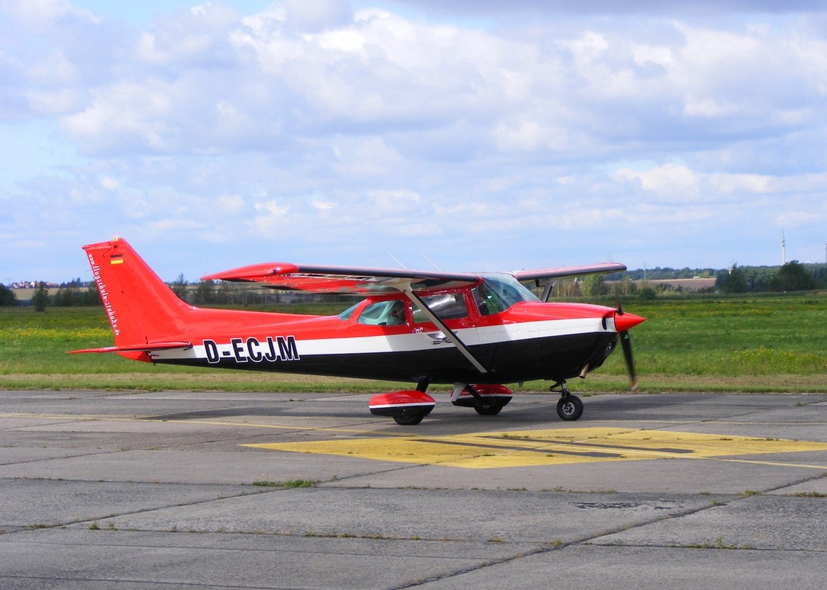 D-ECJM, Cessna 172P Skyhawk, Flugschule Stahnke, Leipzig-Altenburg Airport (EDAC), 5.9.2015