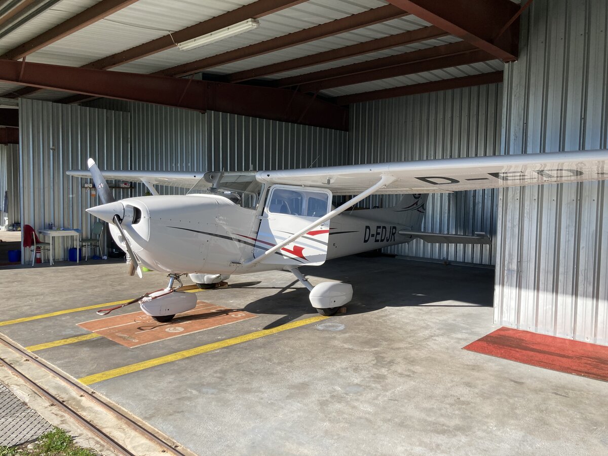 D-EDJR, Cessna 172, Flugplatz Halle-Oppin (EDAQ)