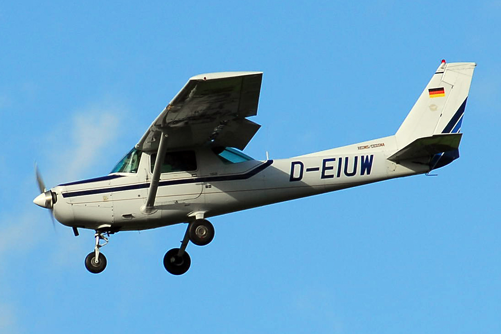 D-EIUW Reims-Cessna FA152 Aerobat 09.11.2013