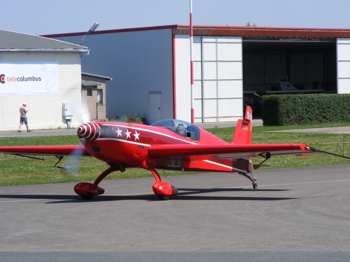 D-EJKS, Extra 300S, Flugplatz Gera (EDAJ), 2.7.2015