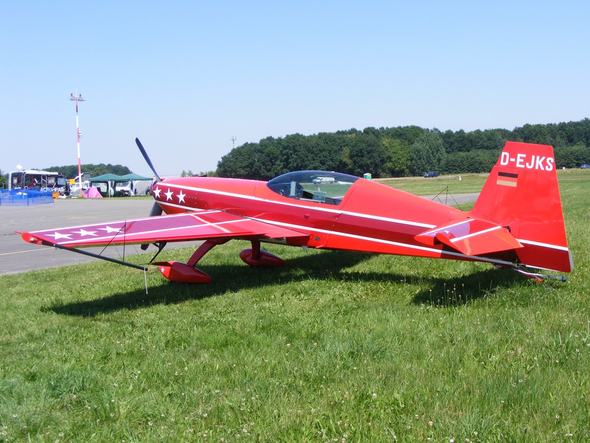 D-EJKS, Extra 300S, Flugplatz Gera (EDAJ, 2.7.2015