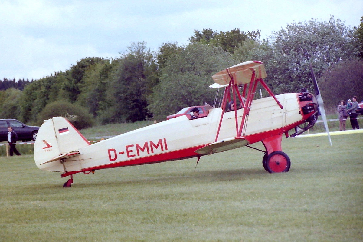 D-EMMI, Focke-Wulf, FW-44 Stieglitz, Scan eines Fotos aus den 1990er-Jahren. Segelfluggelände Bad Marienberg / Oberroßbach (Hof).