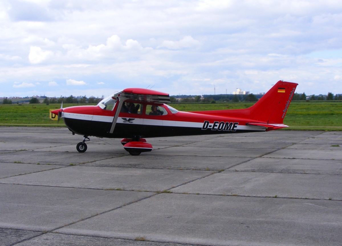 D-EOME, Cessna 172N Skyhawk, Flugschule Stahnke, Flugplatz Altenburg Nobitz (EDAC), 5.9.2015