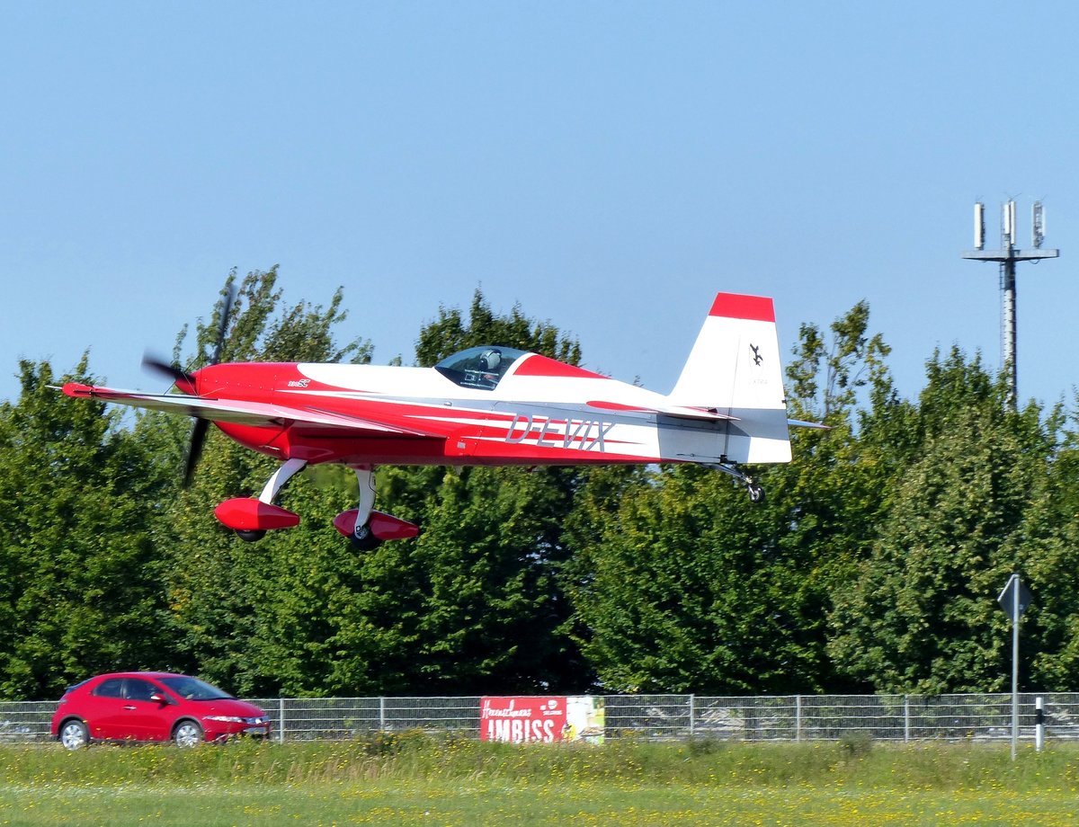 D-EVIX, Extra 330 SC bei der Landung auf der Piste 24 in Gera (EDAJ) am 28.8.2017