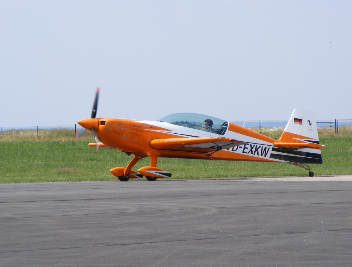 D-EXKW, Extra 330LX, Flugplatz Gera (EDAJ),2.7.2015
