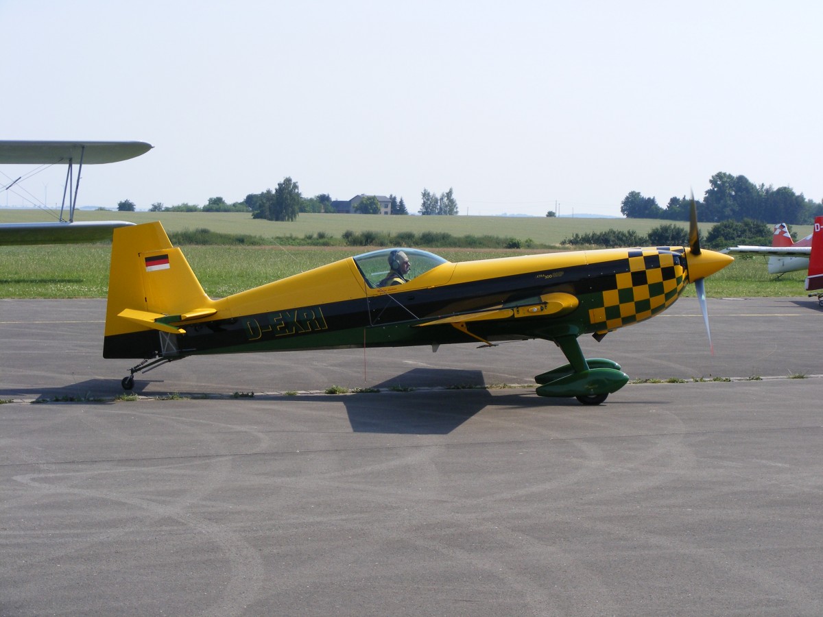 D-EXRI, Extra 300SHP, Flugplatz Gera (EDAJ), 4.7.2015