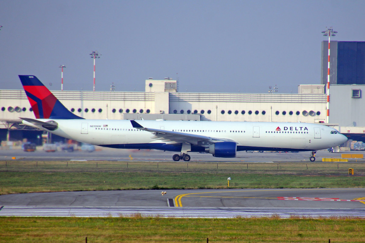 Delta Air Lines, N810NW, Airbus A330-323X, msn: 674, 15.Oktober 2018, MXP Milano-Malpensa, Italy.