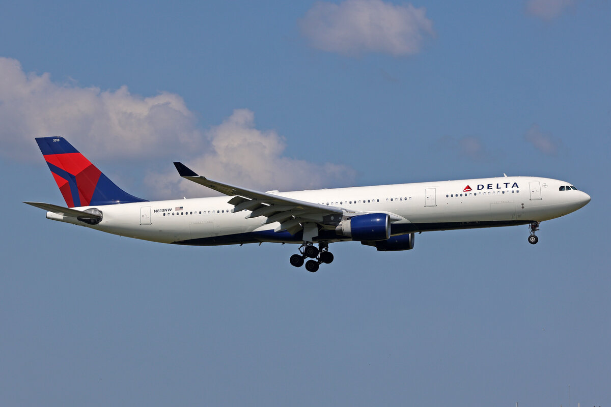 Delta Air Lines, N813NW, Airbus A330-323X, msn: 799, 20.Mai 2023, AMS Amsterdam, Netherlands.