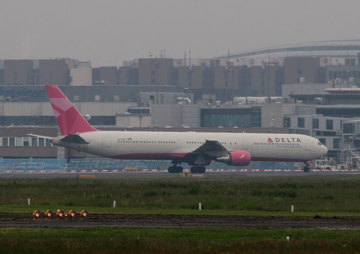Delta Airlines B 767-432(ER) N845MH bei der Ankunft in Frankfurt am 11.06.2013