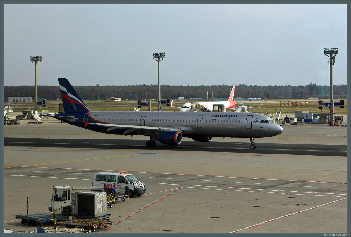 Der A321-200 VQ-BEF der Aeroflot rollt am 17.03.2017 über das Vorfeld der Flughafens Frankfurt/Main.