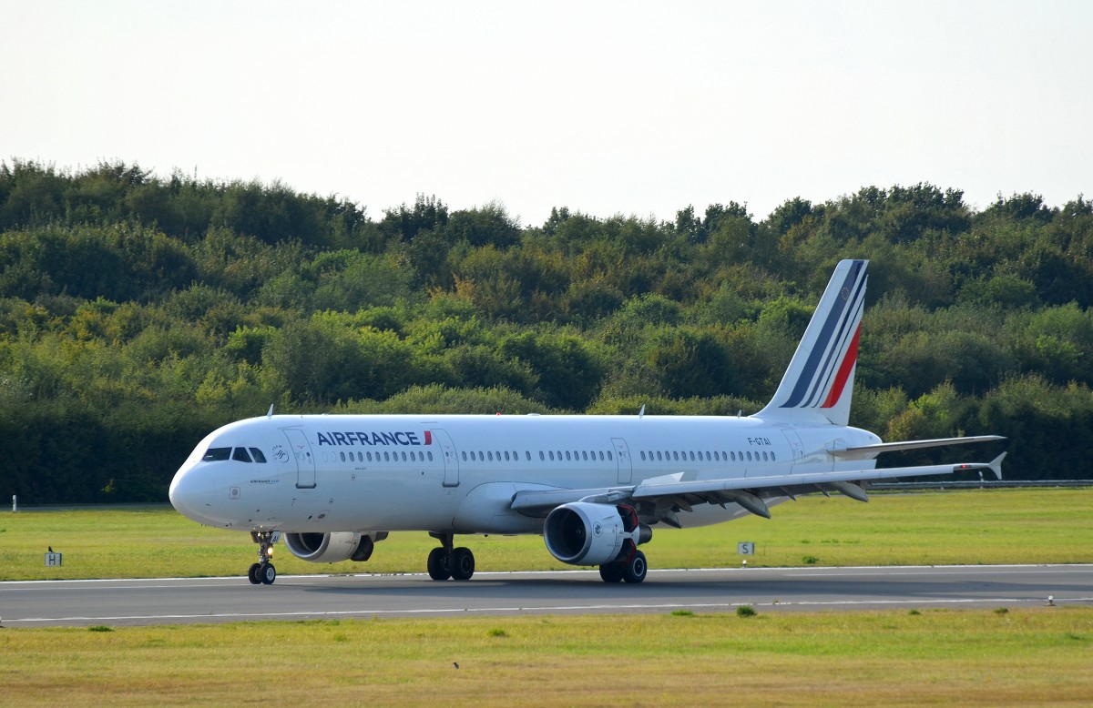 Der Air France Airbus A321 F-GTAI in Hamburg Fuhlsbüttel aufgenommen am 28.08.14