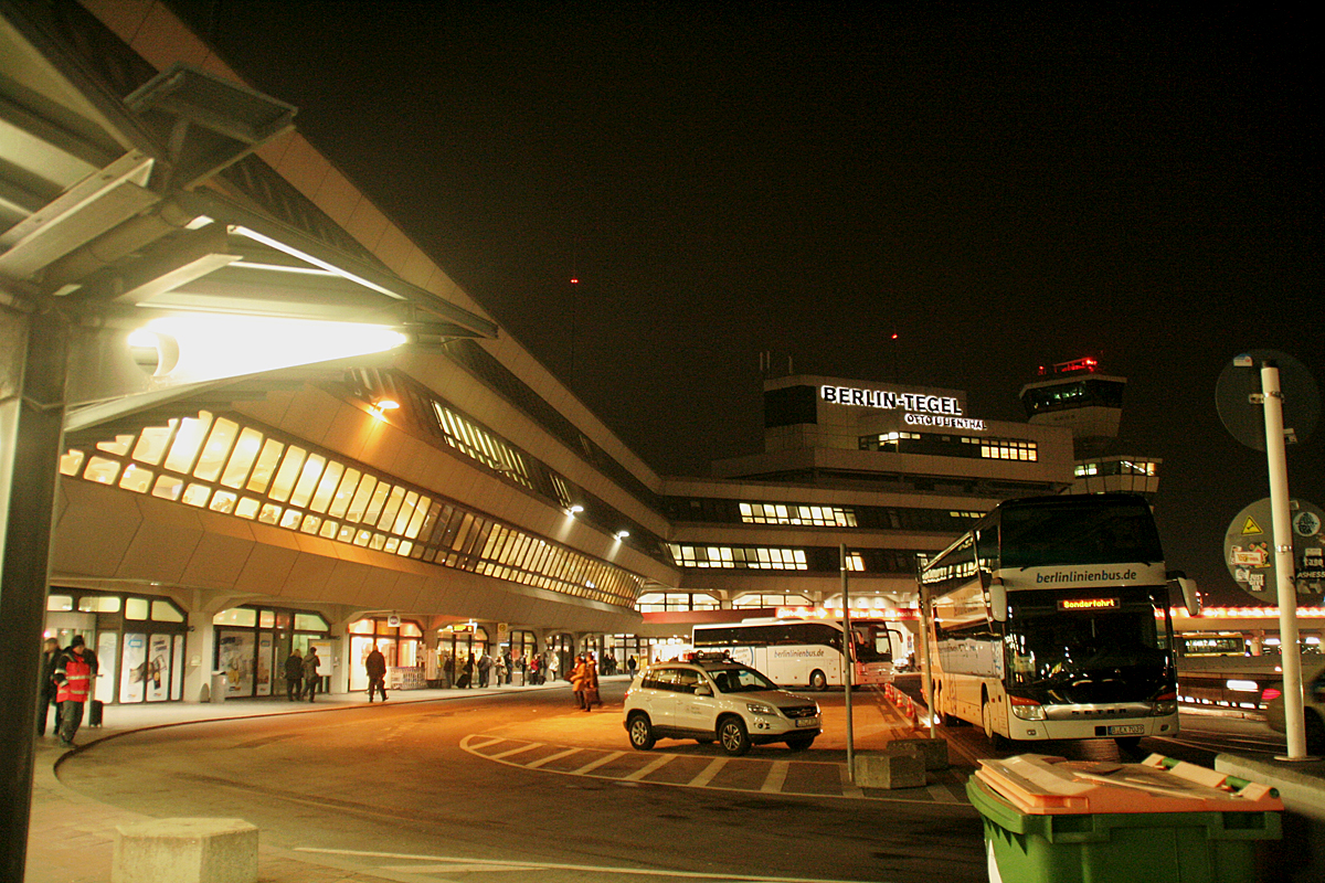 Der Flughafen Berlin-Tegel am Abend des 22.01.2015. Sonderffnung der Besucherterrasse mit anschlieendem Spottermeeting.