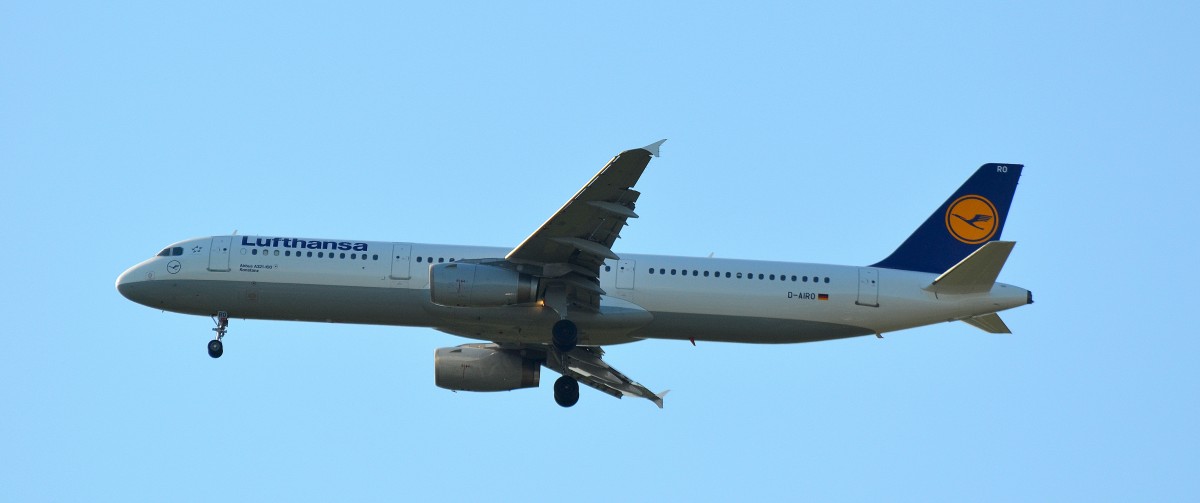 Der Lufthansa Airbus A321-100 D-AIRO Konstanz auf dem Weg nach Fuhlsbüttel über Hamburg Poppenbüttel am 07.06.15