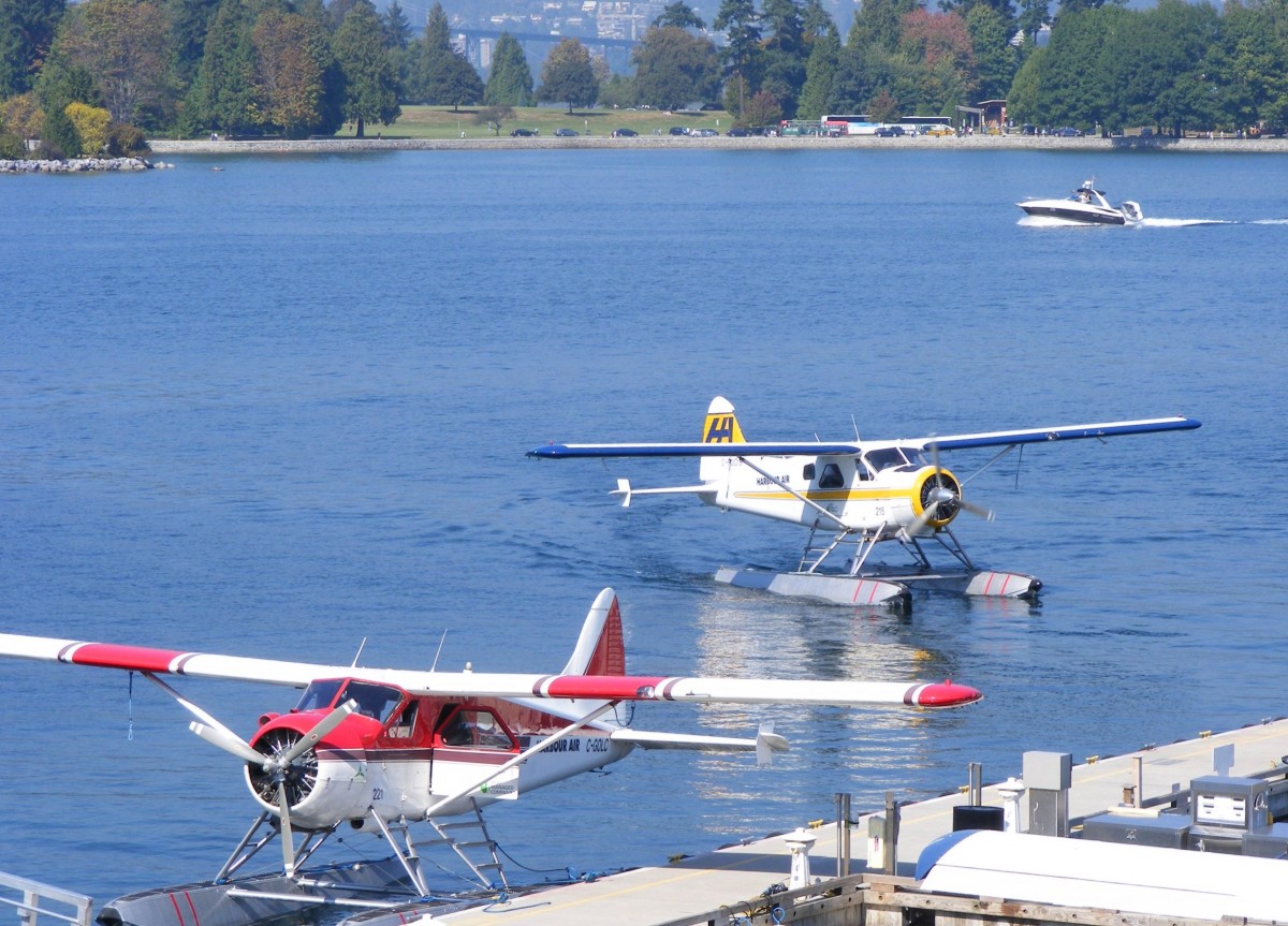 DHC-2 Beaver C-GOLC und C-FJOS,Harbour Air,Vancouver Harbour Airport (CXH),13.9.2013