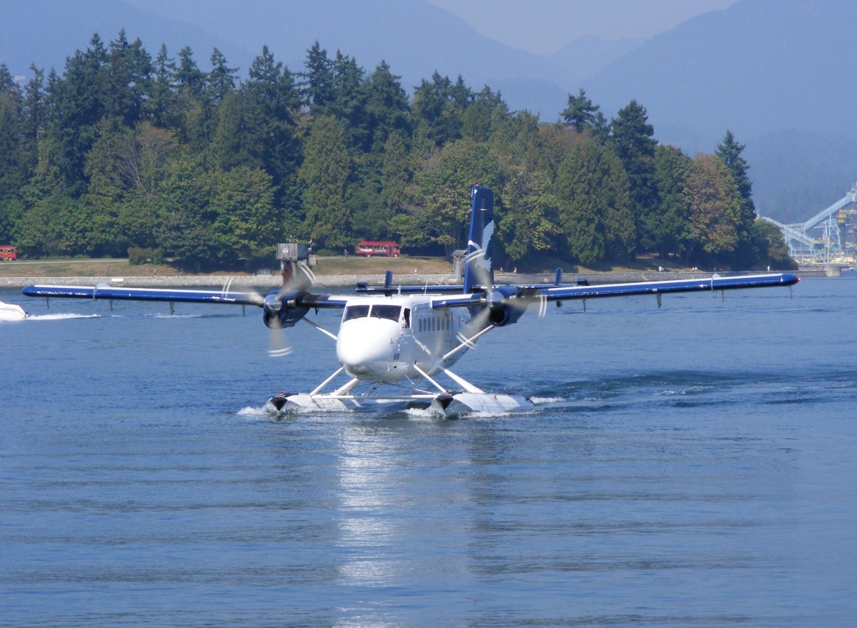DHC-6 C-GQKN,Westcoast Air, auf dem Weg zur Parkposition in Vancouver (CXH) 13.9.2013