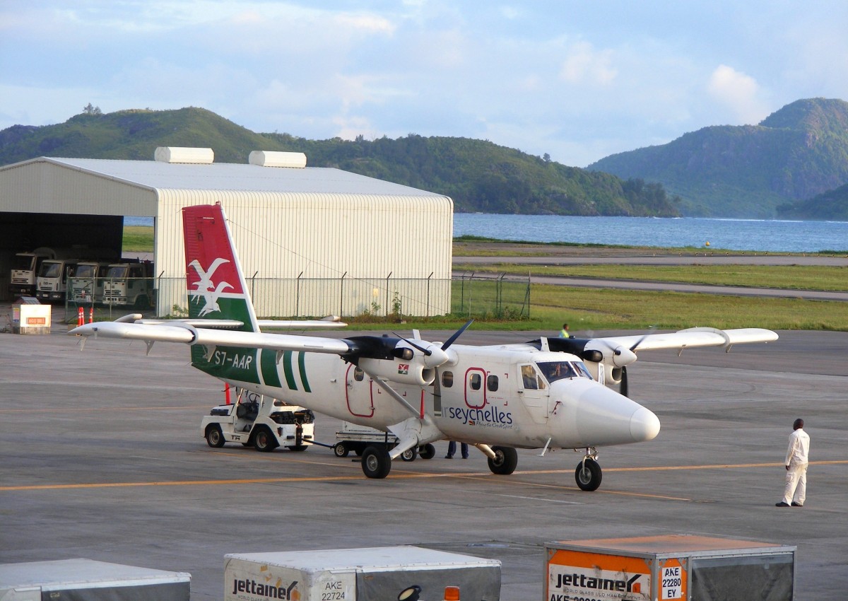 DHC-6 Twin Otter, S7-AAR von Air Seychelles auf dem Mahè Airport (SEZ) am 1.10.2015