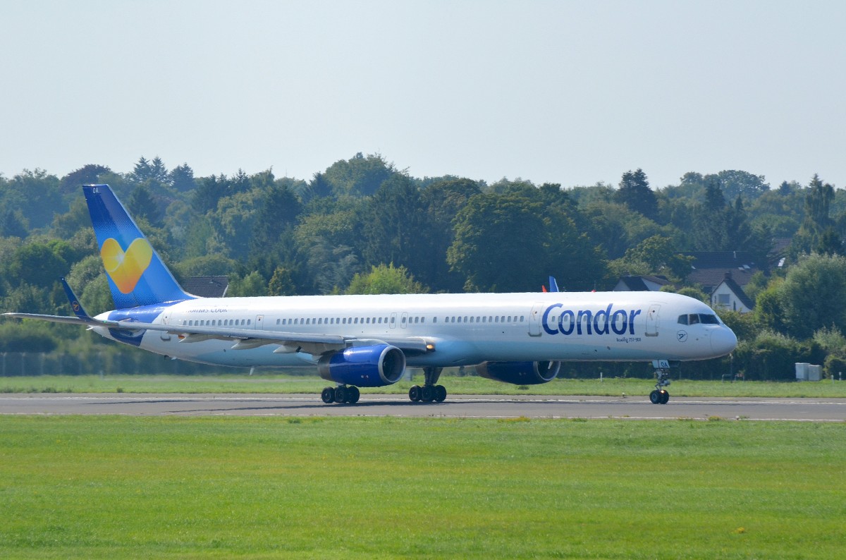 Die Condor Boeing 757-300 D-ABOA beim Start in Hamburg Fuhlsbüttel am 22.08.15