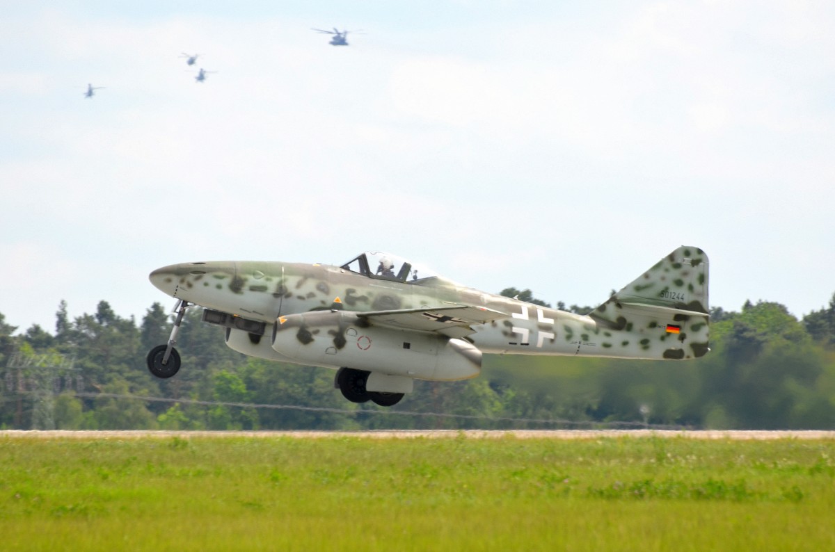 Die Messerschmitt Me-262 D-IMTT beim Start auf der ILA 2014 am 24.05.14