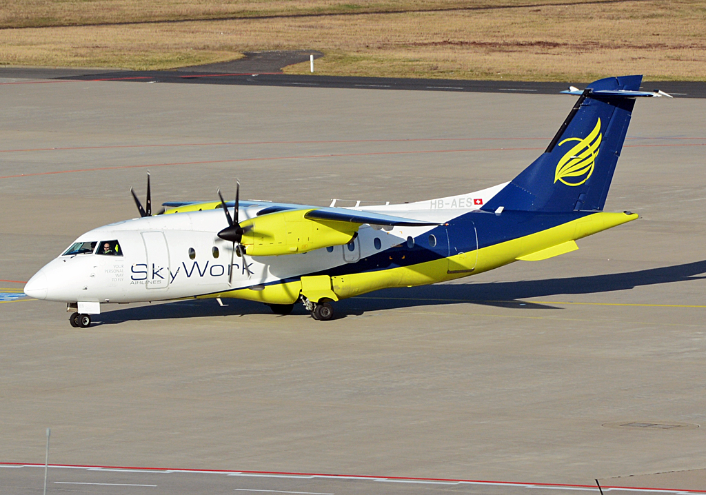 Do 328-110 HB-AES von Sky Work - taxy at CGN - 02.02.2014