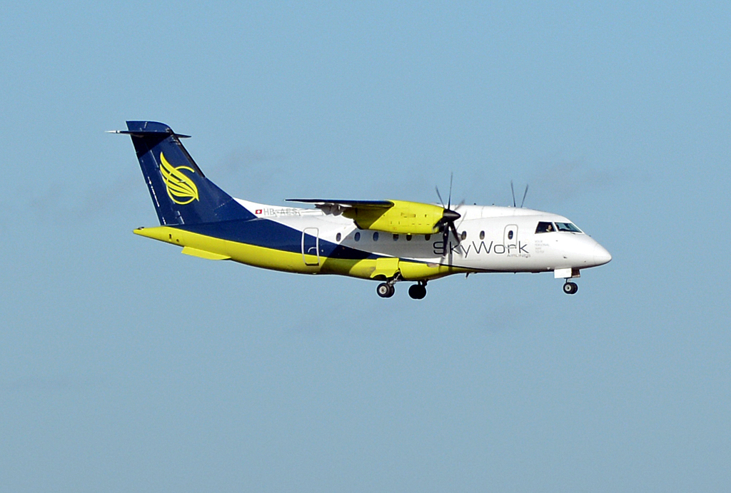 Do 328-110, HB-AES  Sky Work  approach CGN - 02.02.2014