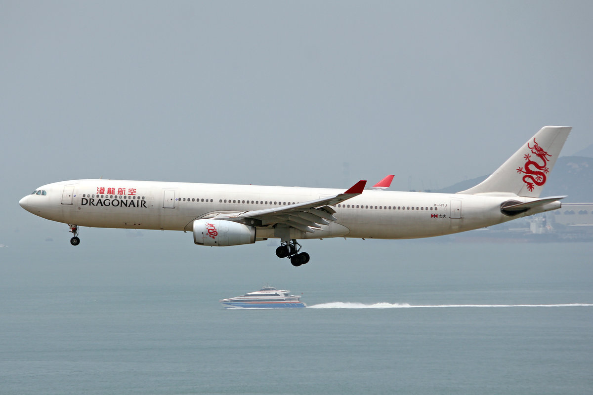 Dragonair, B-HYJ, Airbus A330-343X, msn: 512, 18.April 2014, HKG Hong Kong.