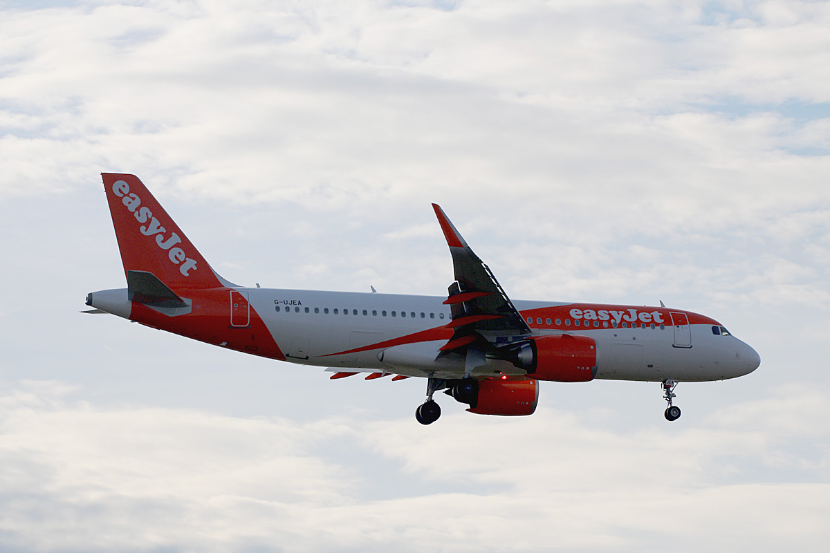Easyjet, Airbus A 320-214, G-UJEA, BER, 16.02.2024