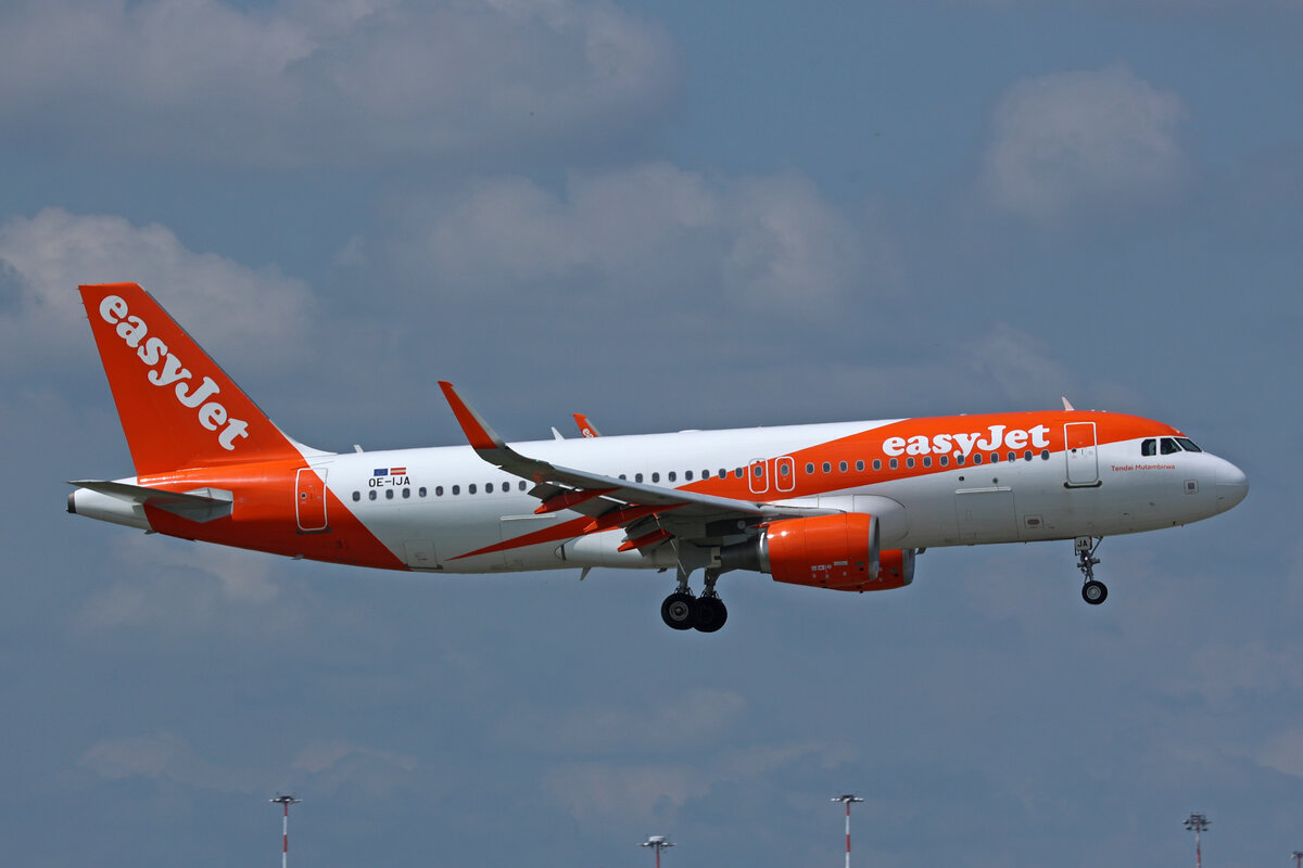 easyJet Europe, OE-IJA, Airbus A320-214, msn: 7660,  Tendai Mutambirwa ,  13.Juli 2023, MXP Milano Malpensa, Italy.