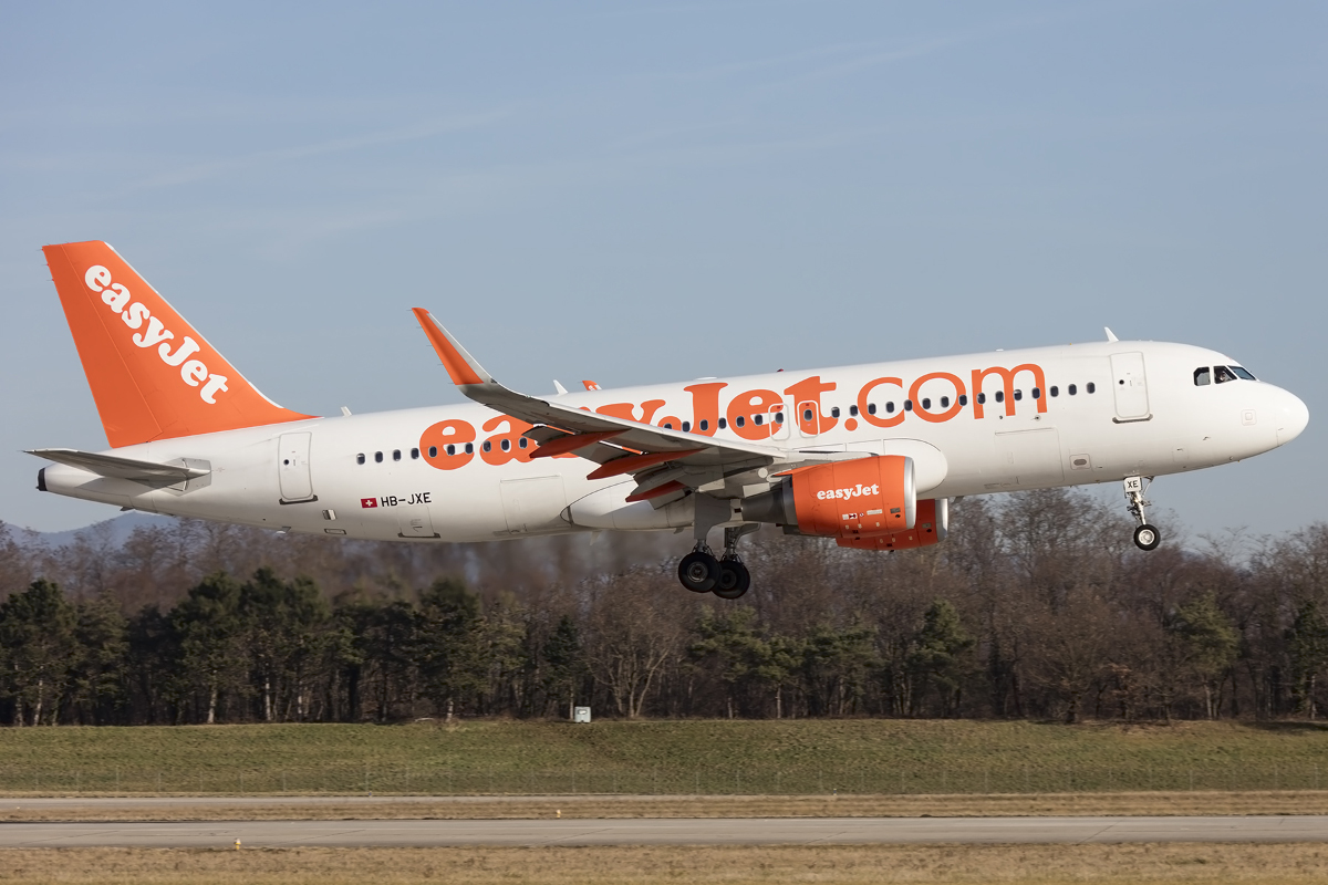 EasyJet, HB-JXE, Airbus, A320-214, 20.12.2015, BSL, Basel, Switzerland 



