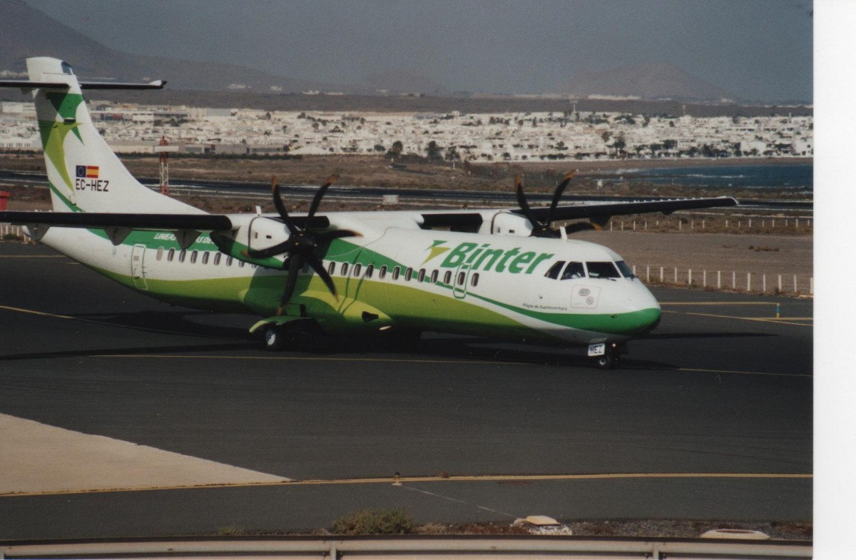 EC-HEZ, ATR 72, MSN: 582, Binter Canarias, Arrecife Lanzarote Airport, 22/09/2007.