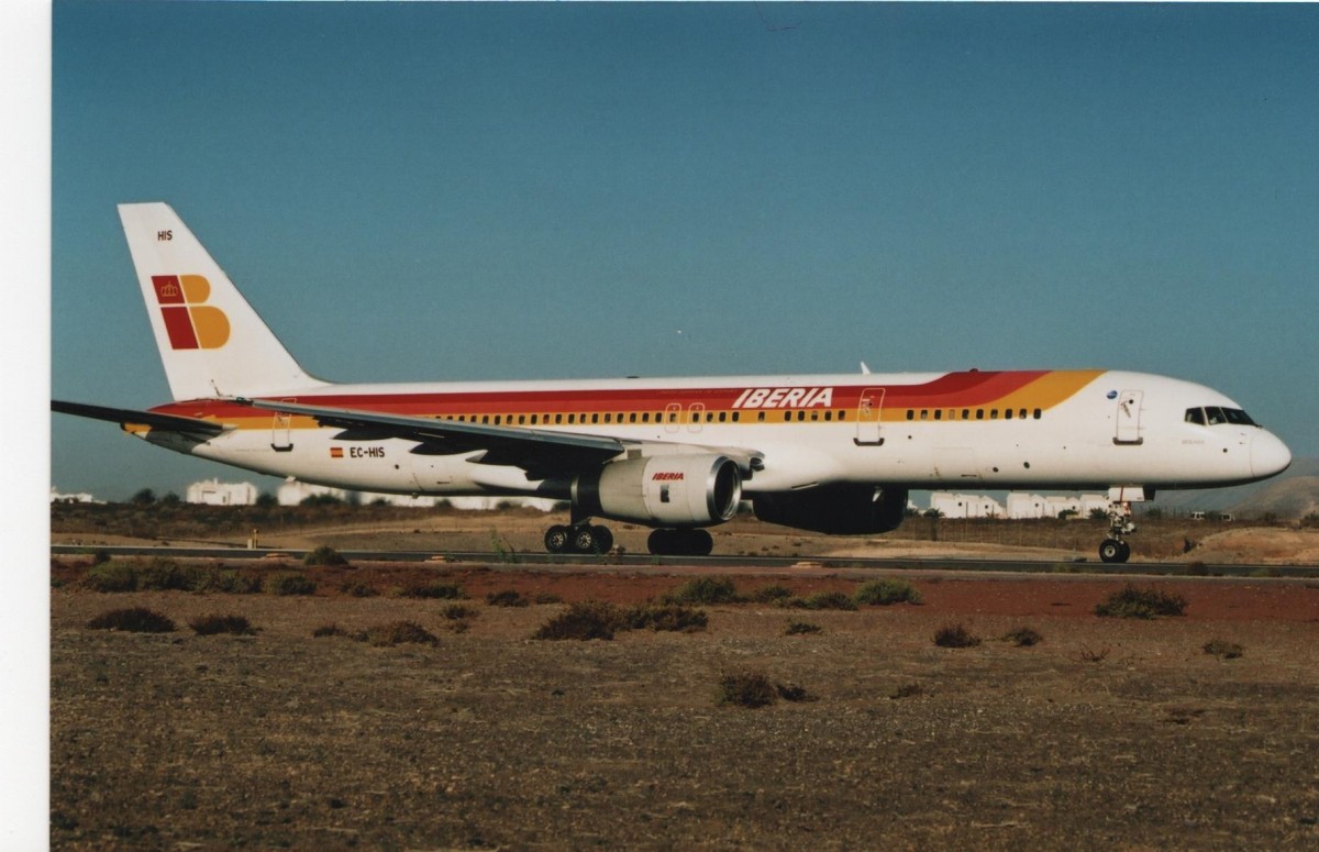 EC-HIS, Boeing 752, MSN: 29309, LN: 936, Iberia, Arrecife Lanzarote Airport, xx/09/2003.
